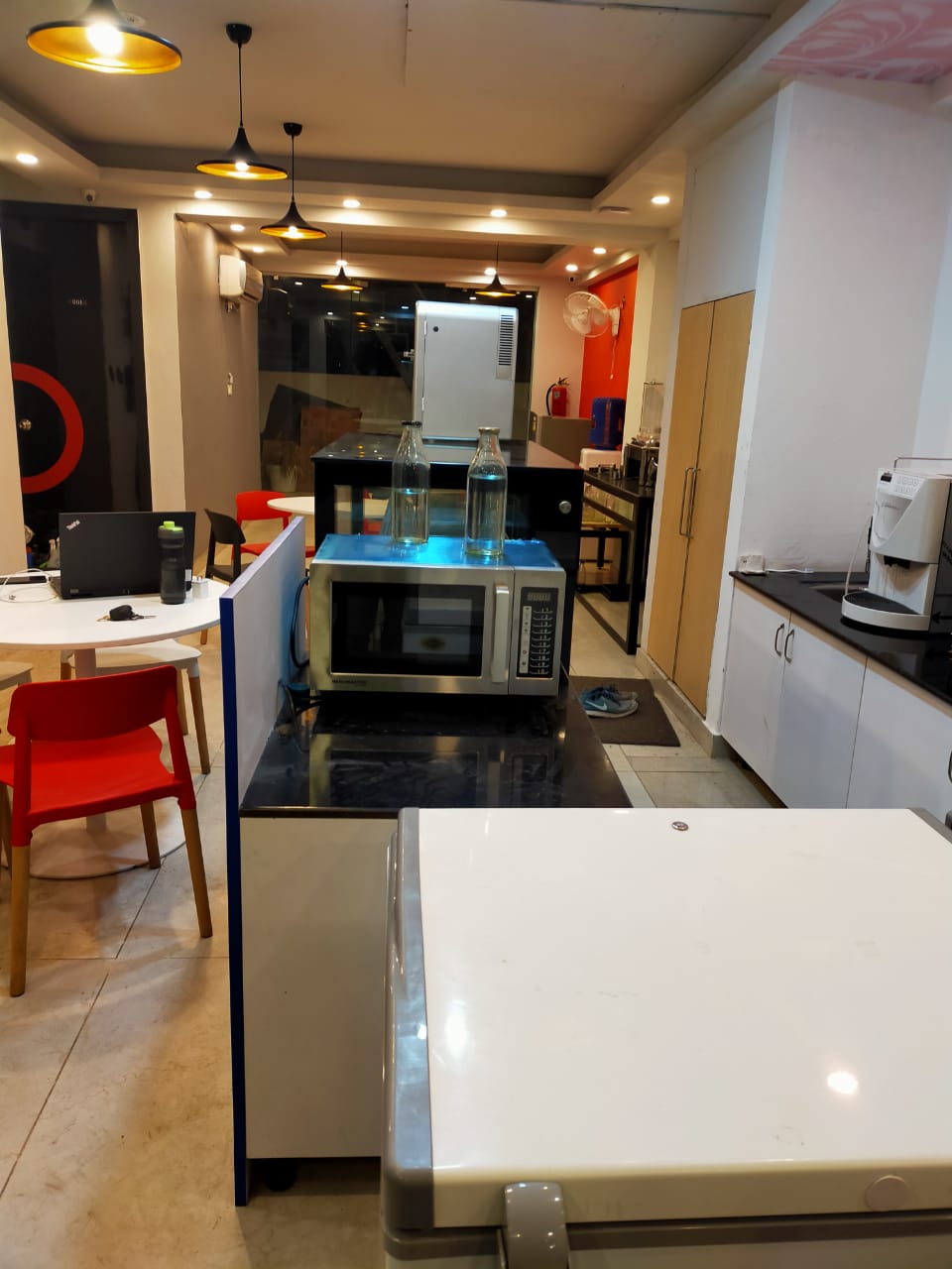 UNIVERSE PG & CO-LIVING