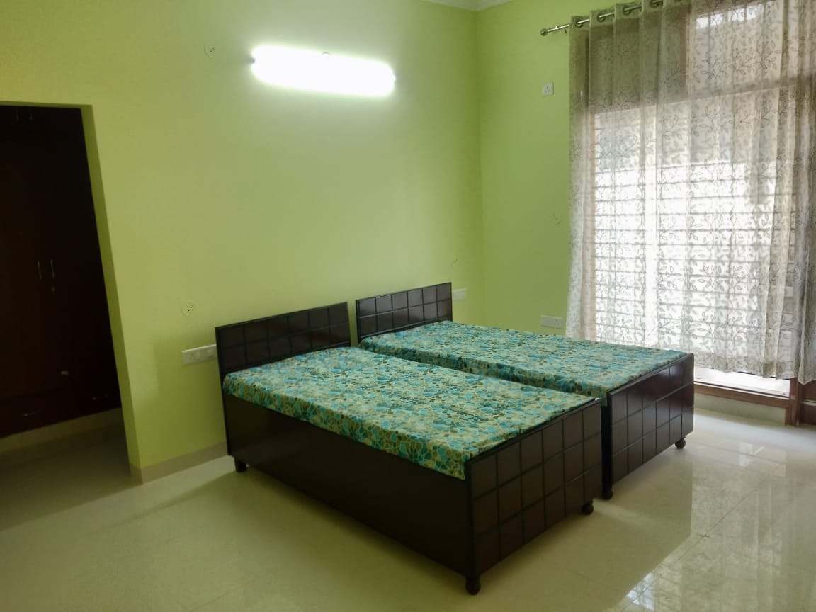 Ravindra Executive PG
